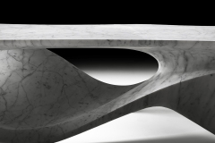 Tavolo-marmo-dettaglio-Zaha-Hadid-ph-Leo-Torri